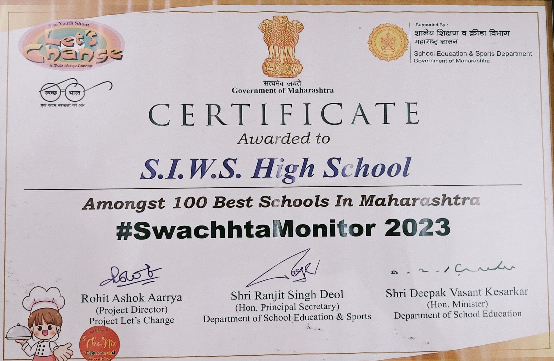 A Government of Maharashtra certificate naming S.I.W.S. High School amongst the 100 Best Schools in Maharashtra under #SwachhtaMonitor 2023, signed by the Department of School Education and Sports.